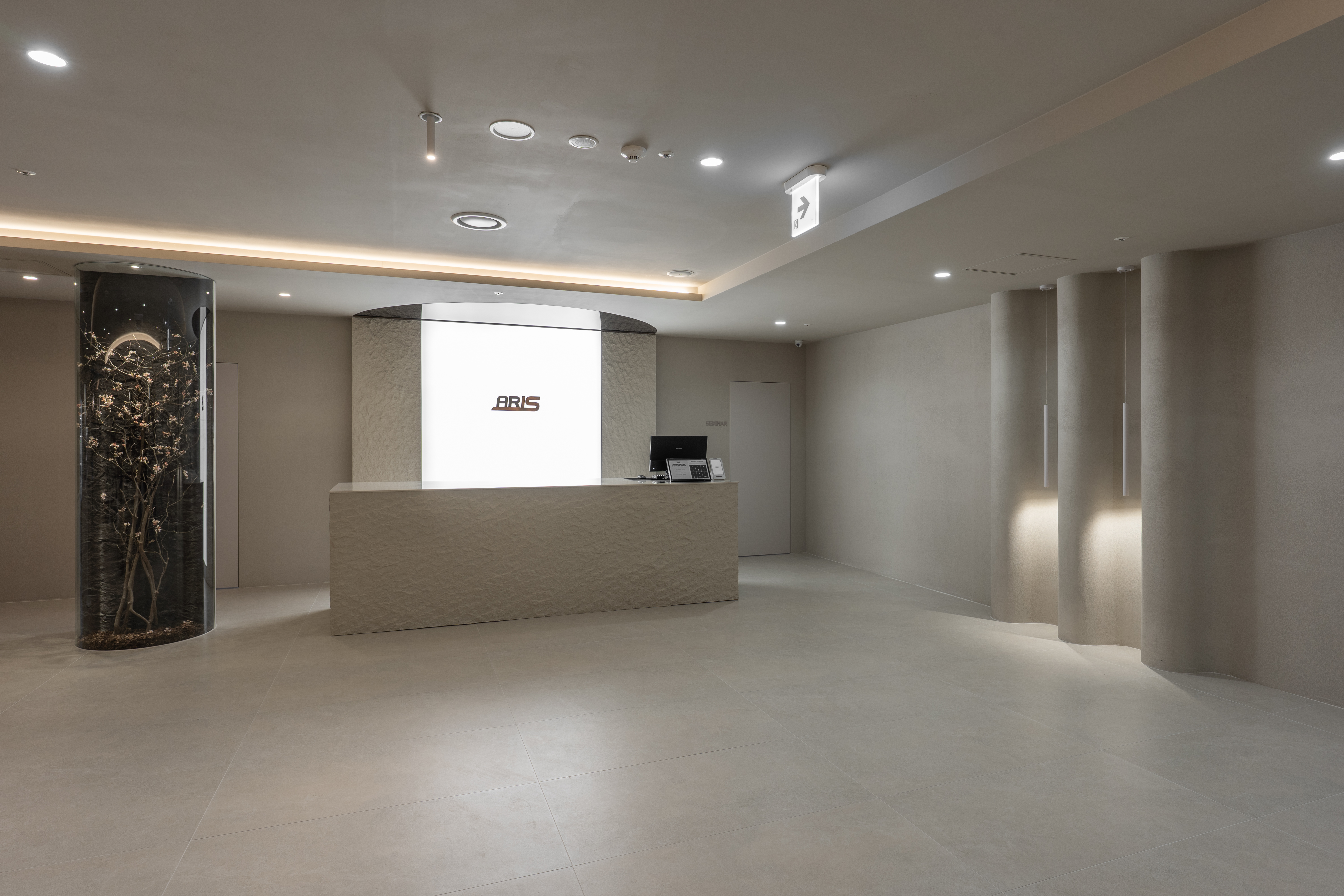 송도 퓨어 로비와 인포데스크